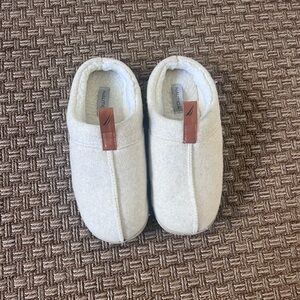 Nautica Cozy Sheepskin Lined Slippers
